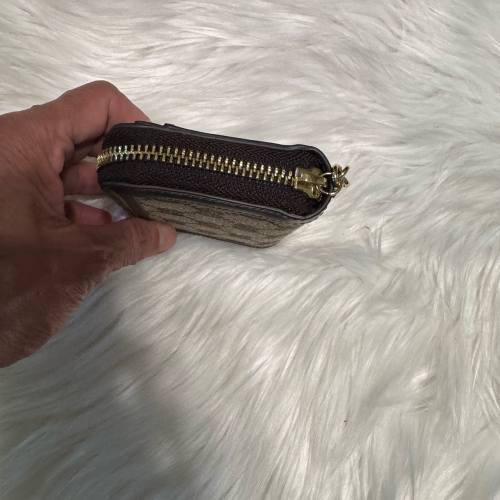 Gucci Patterned Wallet - Picture 13 of 17